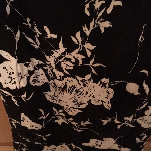 Black and white sleeveless casual sundress - Picture 5 of 7